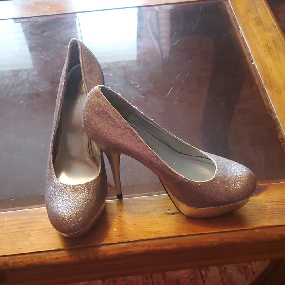 Heels - Picture 1 of 1